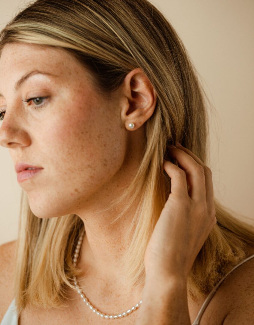 pearl stud earring