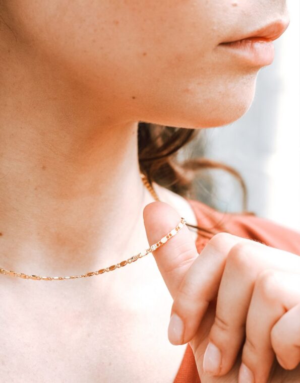 GOLDEN-STARBURST-NECKLACE-MODEL-2