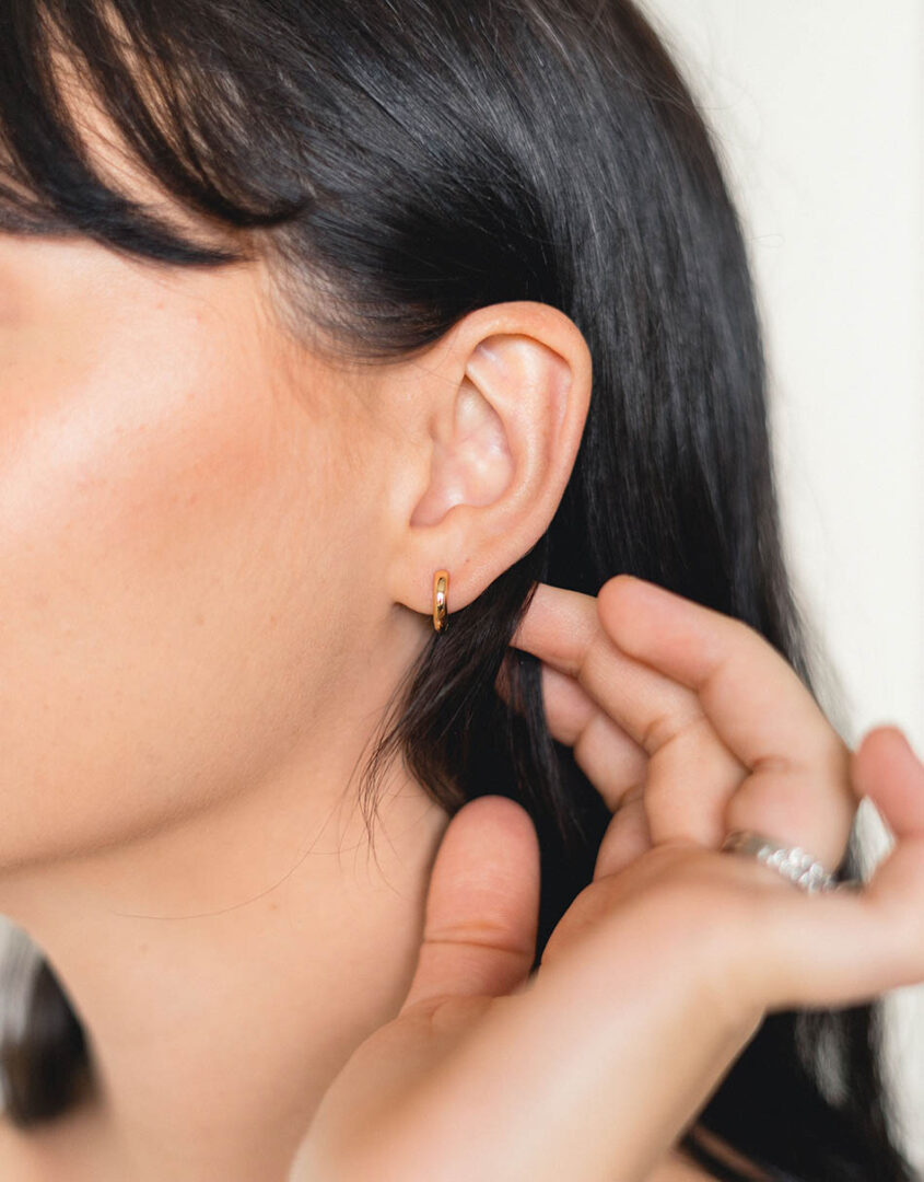 Gold Essential Hughie | Gold Earrings