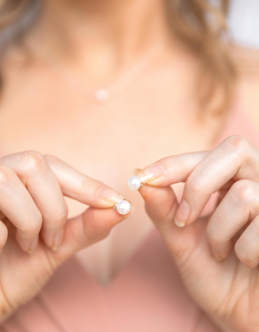 Priceless Pearl Necklace And Stud Earring Set As Bridal Jewelry