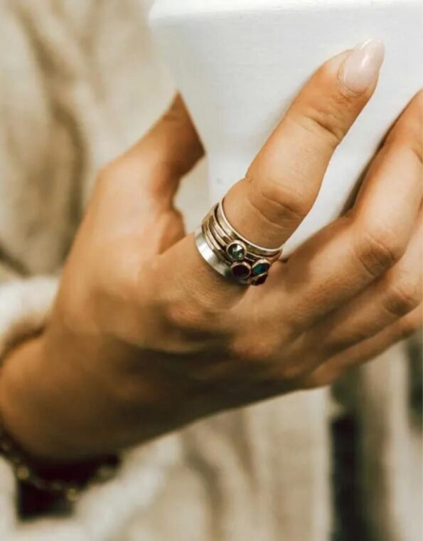 birthstone-spinner-ring-lifestyle-image-2
