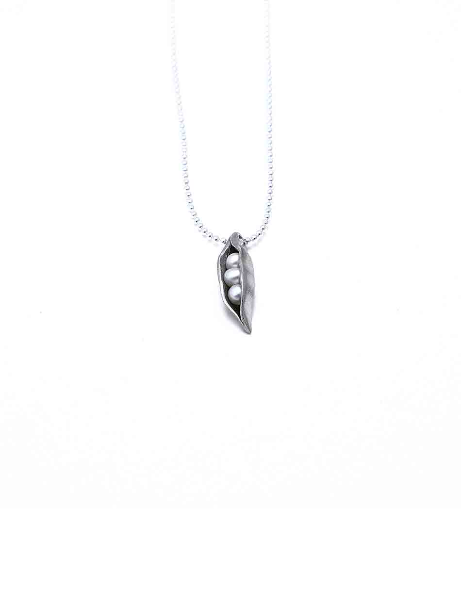 Perfect gift for a mom this mother's day. Sweet peas in the pod representing each kid.