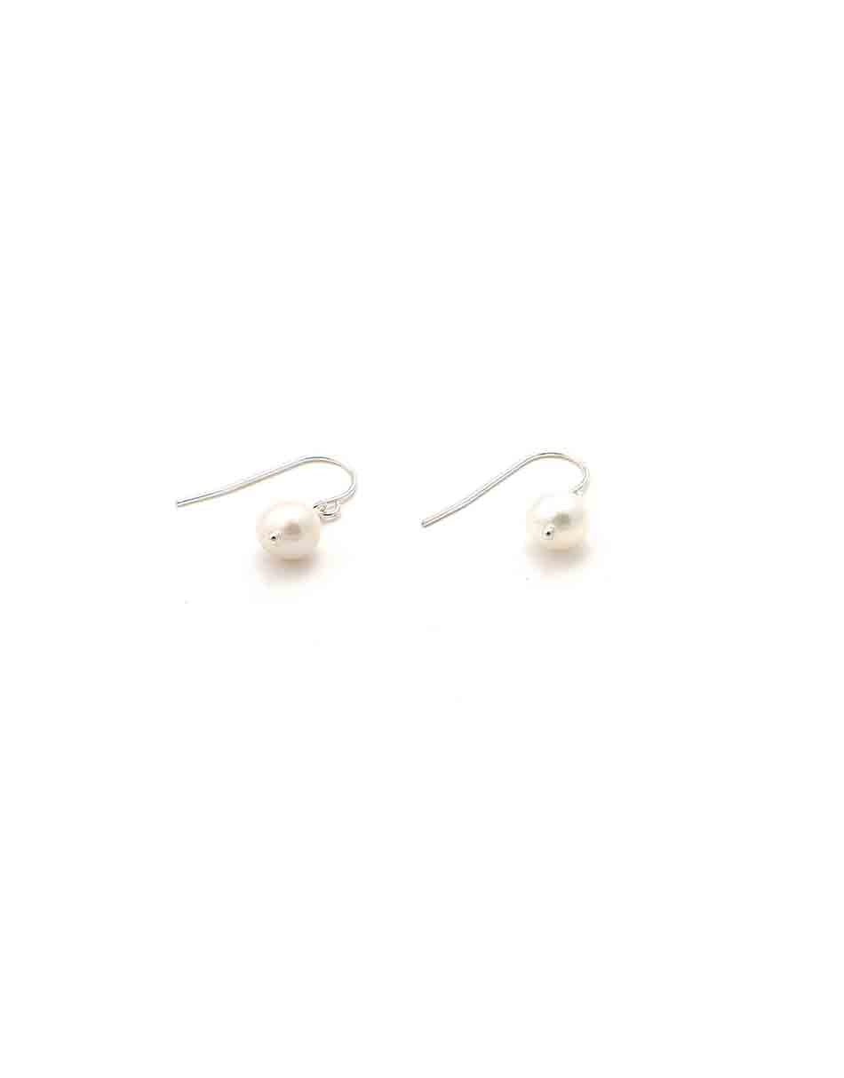 Pearl earrings make for that perfect pair for every occasion. Great gift for wife, mom, sister