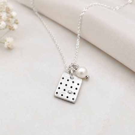 Stand Up Necklace