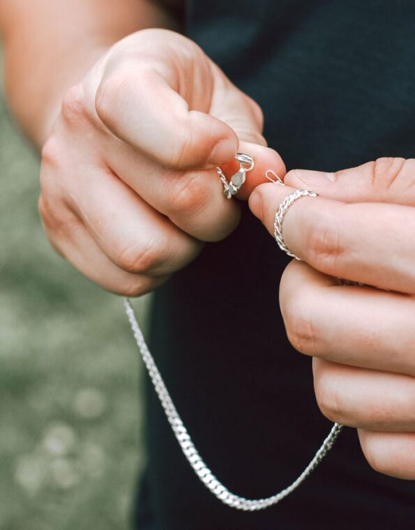 sterling-silver-diamond-cut-curb-chain-model